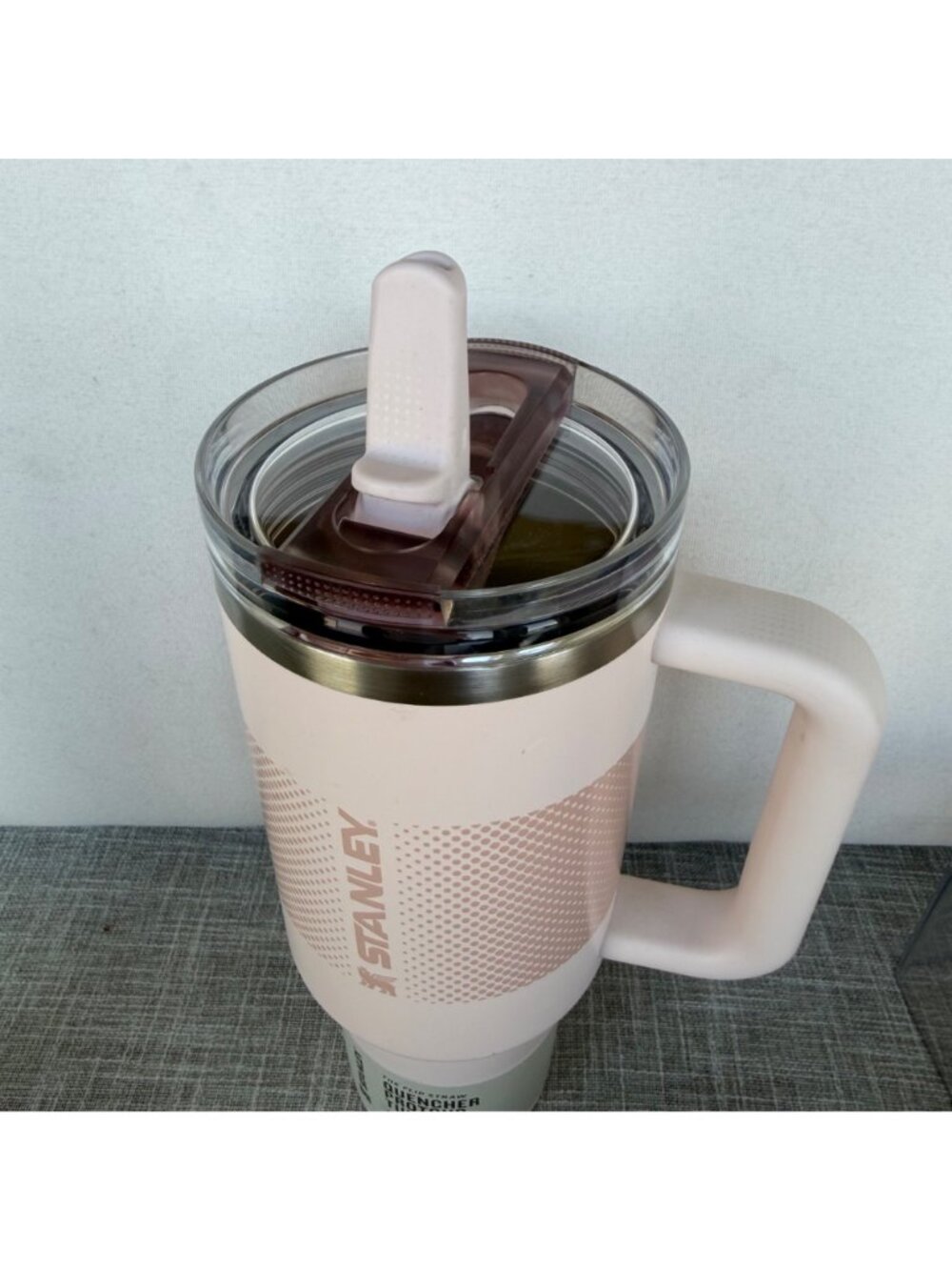 NEW STANLEY 40oz FLIP STRAW QUENCHER PROTOUR TUMBLER ROSE QUARTZ FADE - Picture 2 of 7